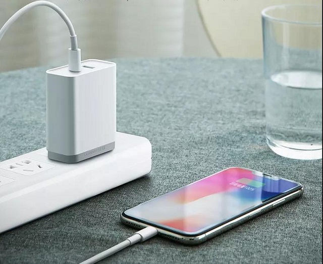 比7.5W无线充电快太多，PD快充充iPhoneX可达18W