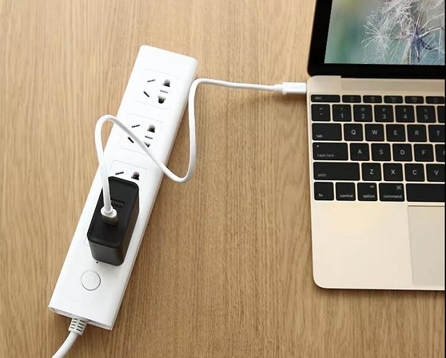 比7.5W无线充电快太多，PD快充充iPhoneX可达18W