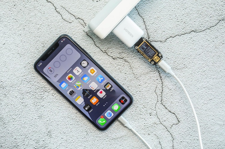 恒行6小金刚PD20W快充开箱：iPhone12最佳充电搭档