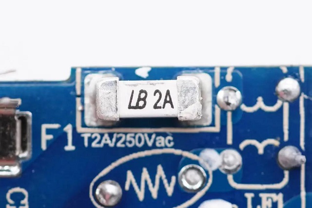 恒行6小金刚PD20W充电头拆解评测（下）